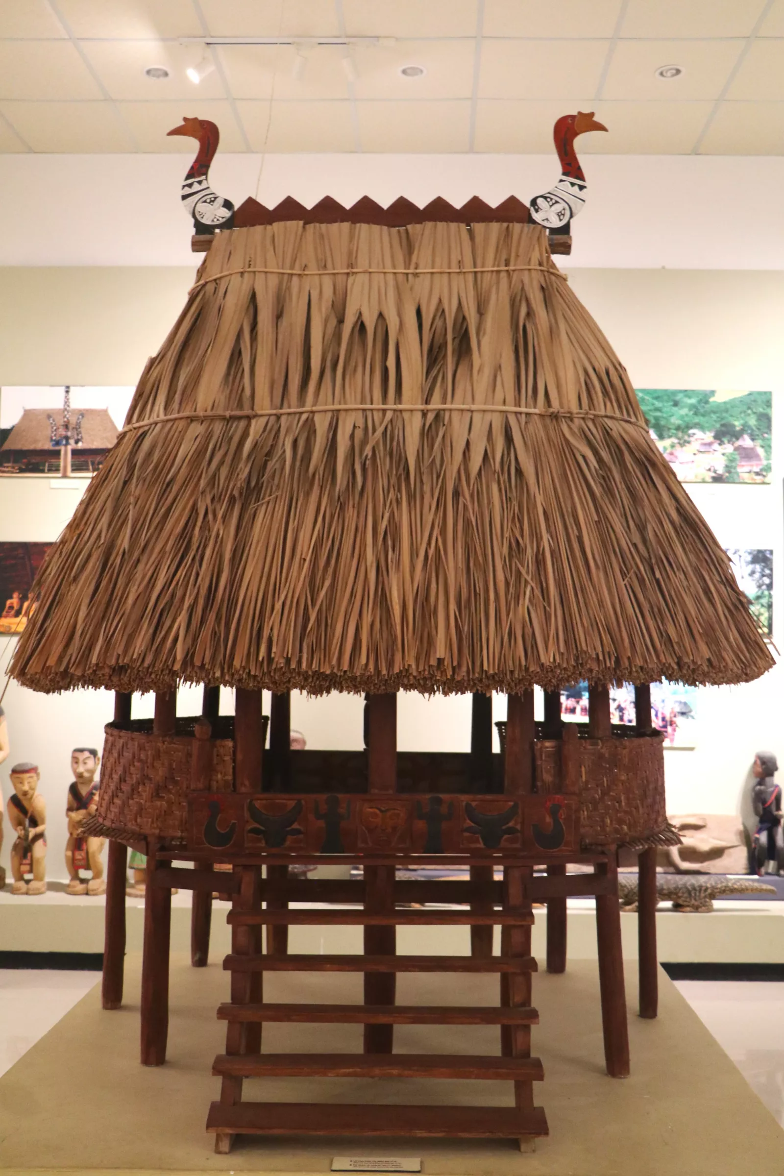 Mô hình nhà Gươl- Cơtu