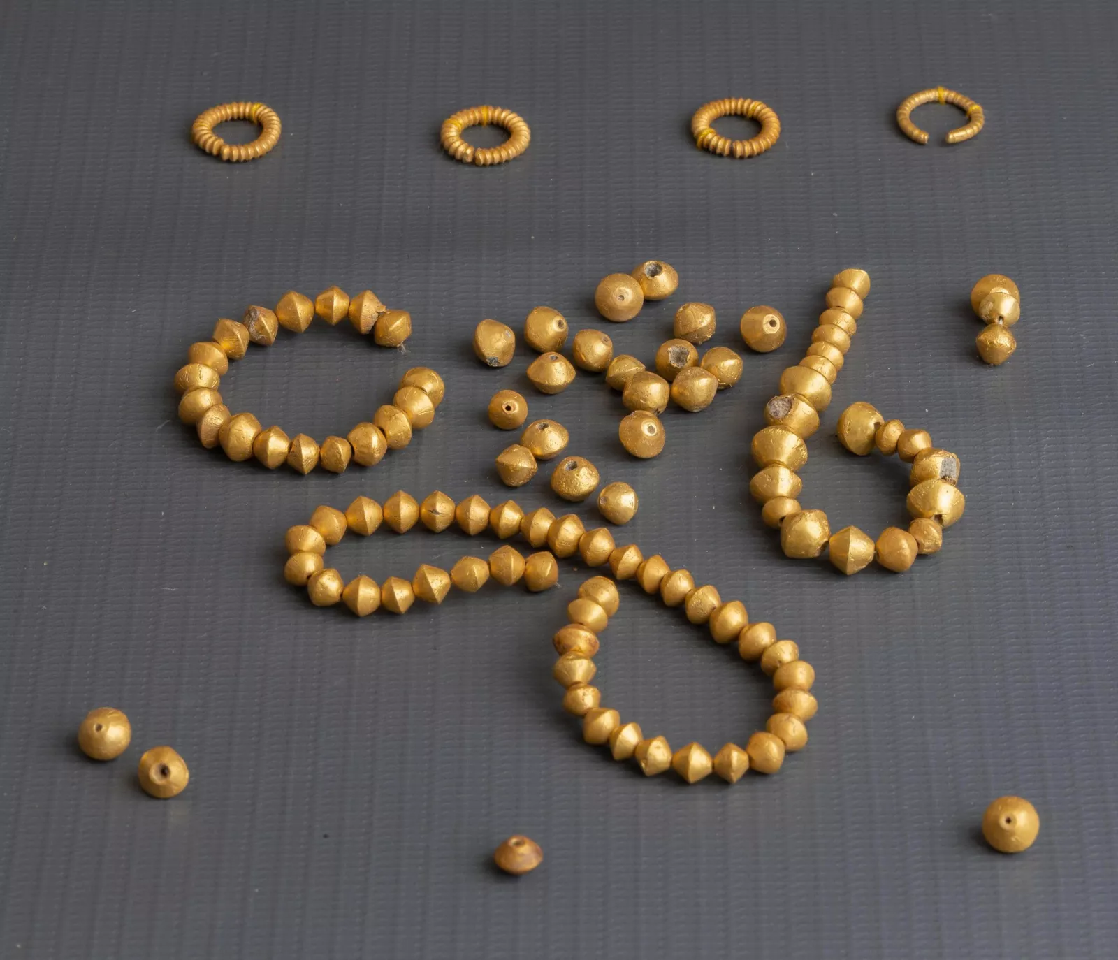 Bộ sưu tập trang sức vàng Lai Nghi