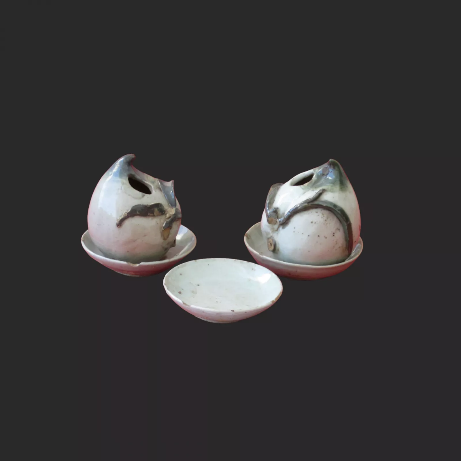 Chén đĩa hiệu sách Việt Quảng