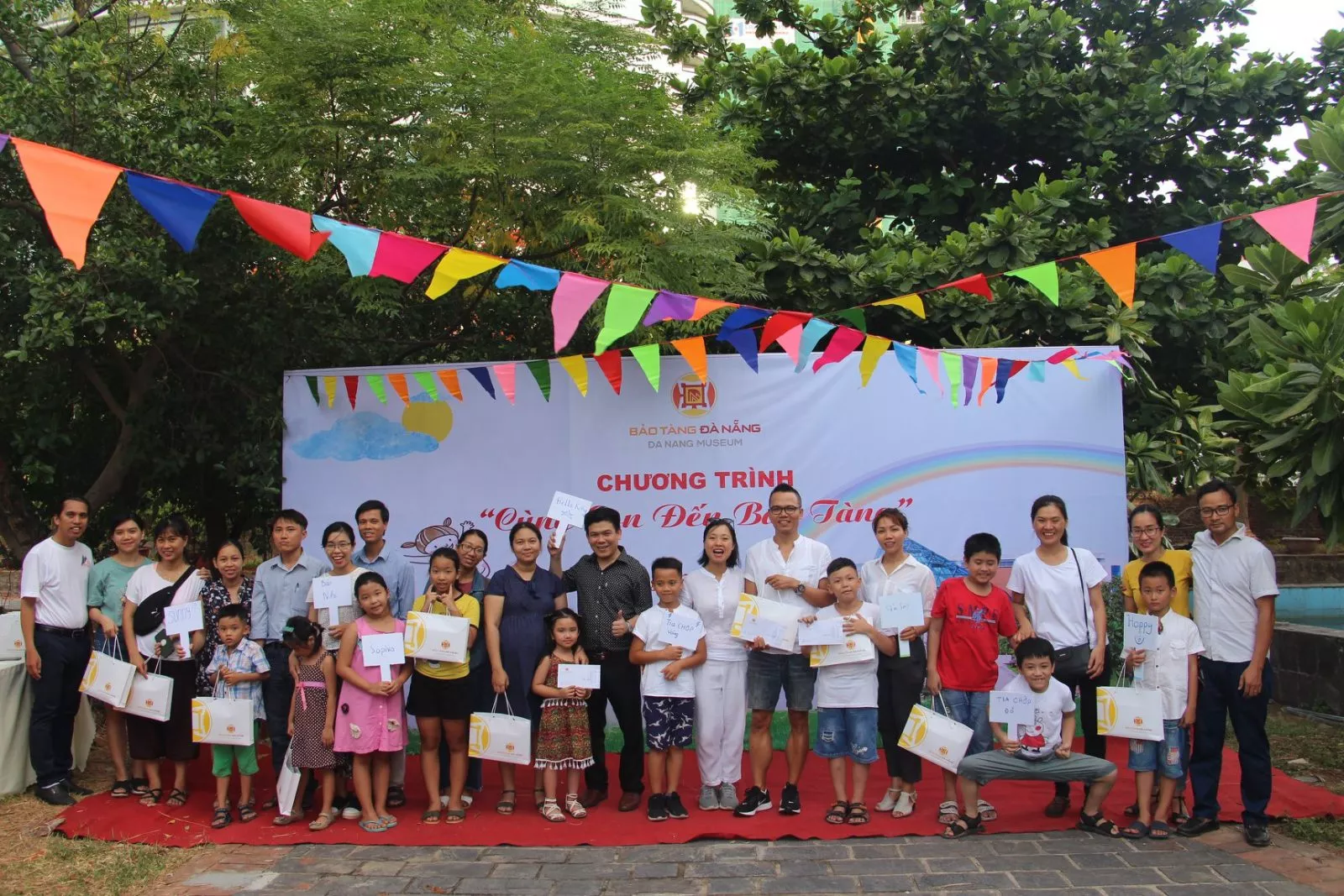 XÂY DỰNG KHÔNG GIAN HỌC TẬP SUỐT ĐỜI DÀNH CHO CÁC ĐỐI TƯỢNG CÔNG CHÚNG THÔNG QUA CÁC HOẠT ĐỘNG GIÁO DỤC, THỰC TIỄN TẠI BẢO TÀNG ĐÀ NẴNG