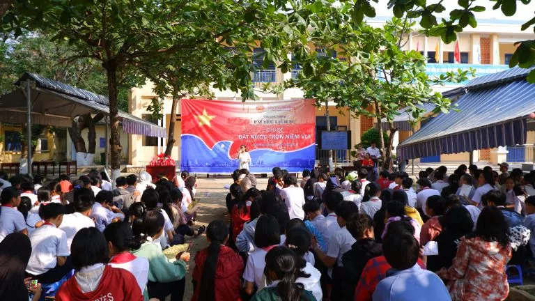 HẤP DẪN CHƯƠNG TRÌNH “EM YÊU LỊCH SỬ” VỚI CHỦ ĐỀ “ĐẤT NƯỚC TRỌN NIỀM VUI”