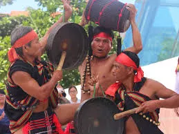 LỄ HỘI “ĐẤU CHIÊNG ĐÔI VÀ DÂN CA DÂN VŨ” CỦA ĐỒNG BÀO COR