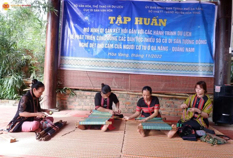 LỚP TẬP HUẤN MÔ HÌNH DI SẢN KẾT NỐI GẮN VỚI CÁC HÀNH TRÌNH DU LỊCH ĐỂ PHÁT TRIỂN CỘNG ĐỒNG CÁC DÂN TỘC THIỂU SỐ CÓ DI SẢN TƯƠNG ĐỒNG “NGHỀ DỆT THỔ CẨM CỦA NGƯỜI CƠ TU Ở ĐÀ NẴNG – QUẢNG NAM”