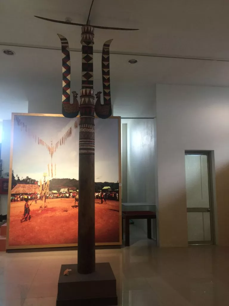 KHÁM PHÁ ĐIÊU KHẮC GỖ CỦA NGƯỜI CƠ TU QUA CÁC HIỆN VẬT BẢO TÀNG