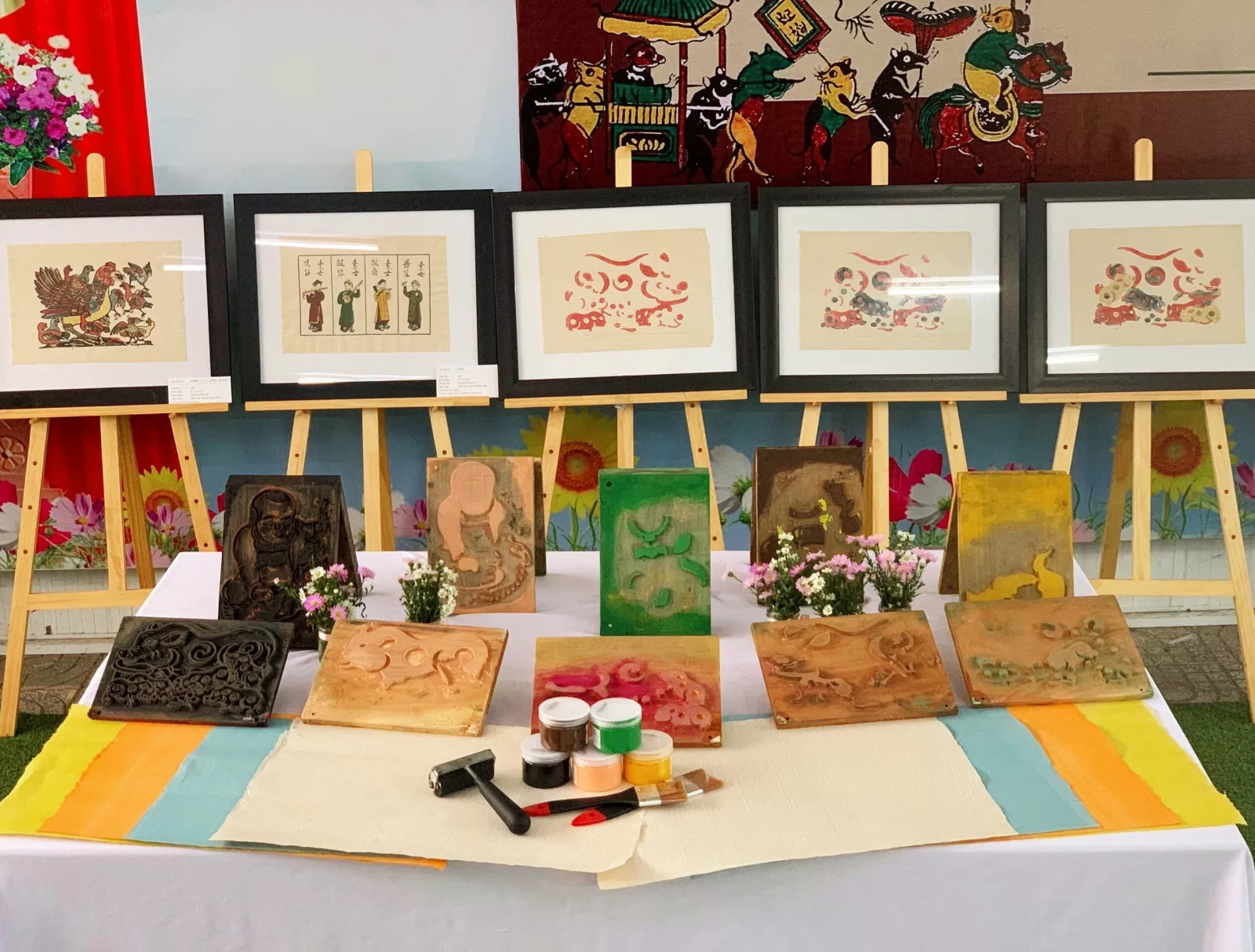 Hoạt động trải nghiệm nghệ thuật "In tranh dân gian Đông Hồ"