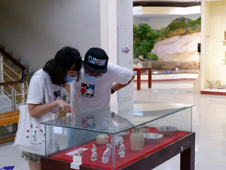 TRIỂN LÃM “ĐỒ GỐM SỨ THEO NHỮNG CON TÀU KHAI QUẬT Ở BIỂN VIỆT NAM” TẠI BẢO TÀNG ĐÀ NẴNG