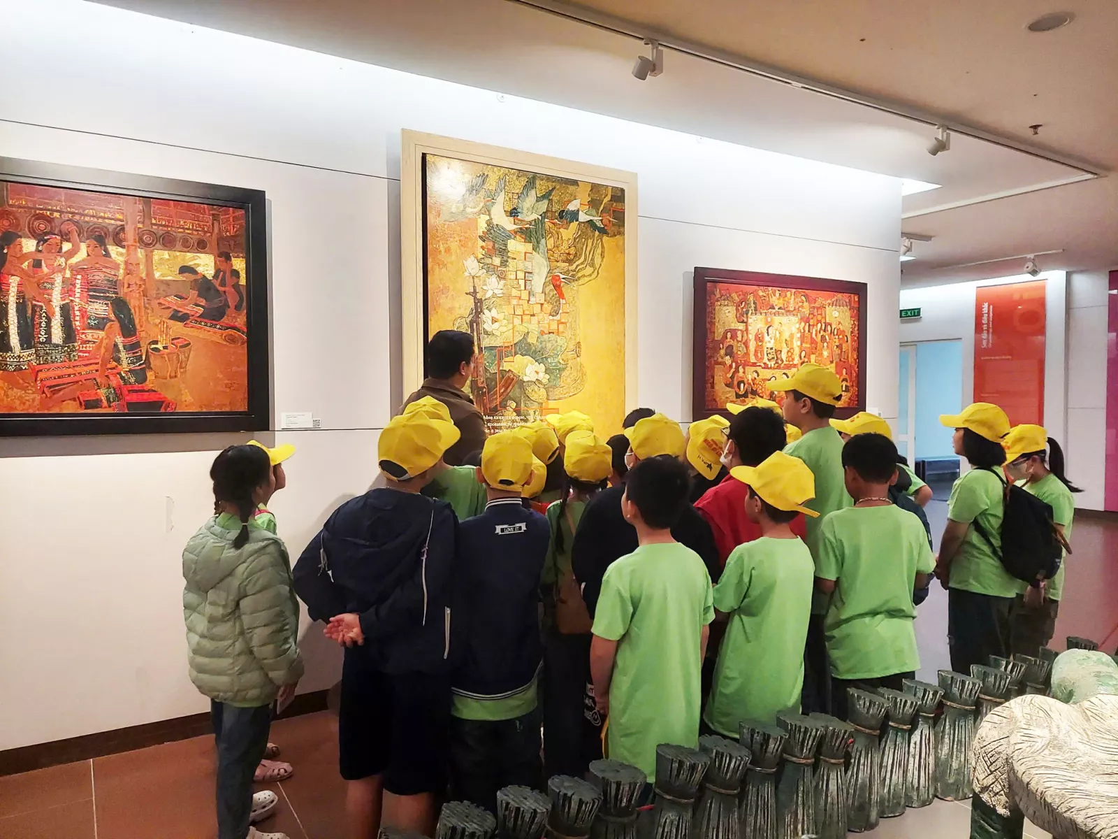 THUYẾT MINH CHO KHÁCH THAM QUAN