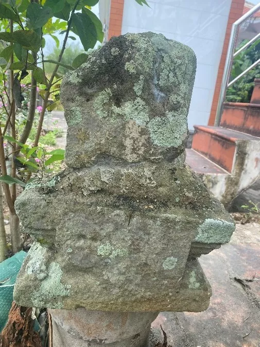 PHÁT HIỆN MỘT PHẦN PHO TƯỢNG THẦN SHIVA NGỒI TRÊN BỆ CHẠM NỔI HÌNH BÒ THẦN NANDI Ở MẶT TRƯỚC TẠI XÃ QUẾ SƠN TRUNG, THÀNH PHỐ ĐÀ NẴNG